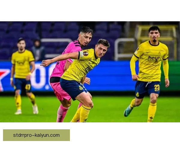 加拉塔萨雷边路速度优势明显，本赛季反击效率持续提升